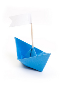牛皮纸蓝色折纸船与船旗图片