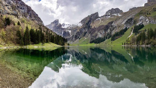 Seealpsee 湖与瑞士阿尔卑斯, 阿彭策尔土地, 瑞士