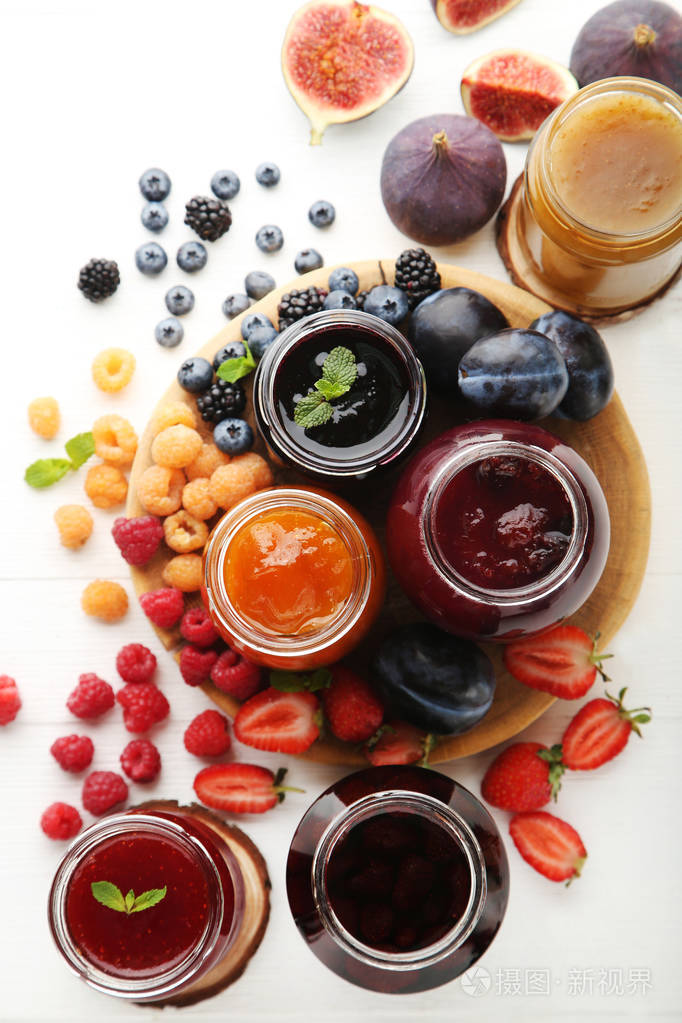 各种果酱的玻璃罐