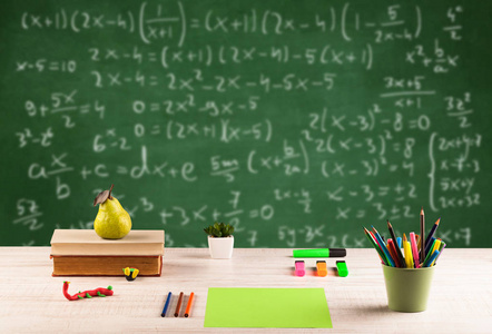 黑板课桌图片-黑板课桌素材-黑板课桌插画-摄图新视界