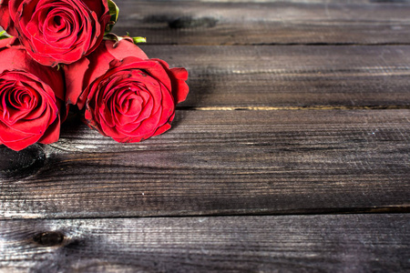 木制背景红玫瑰, 情人节贺卡