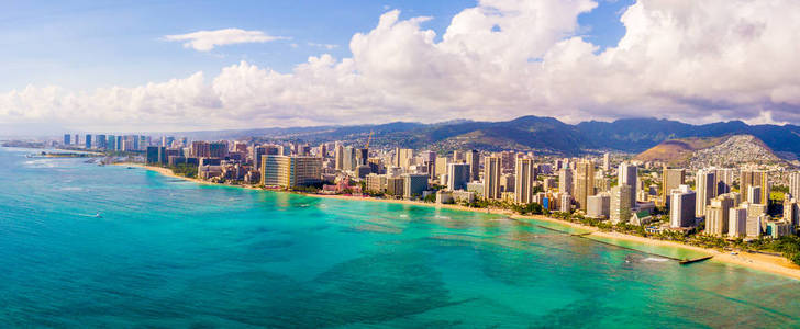夏威夷檀香山檀香山钻石头火山的空中地平线景观, 包括威基基海滩的酒店和建筑