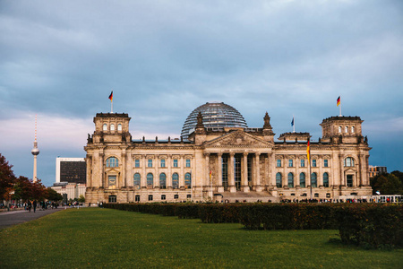 Reichstag 的大厦是 Bundestag 的状态汇编的大厦。德国国会大厦是 Berlins 旅游景点之一