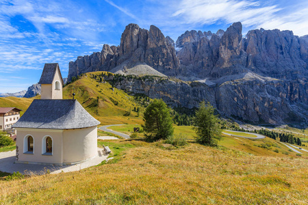 小教堂在帕苏丰杜加迪纳在白云岩山脉南蒂罗尔, 意大利