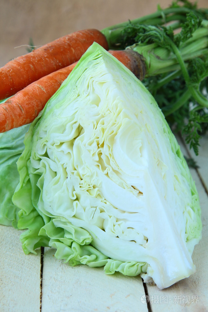 青白菜和胡萝卜沙拉原料