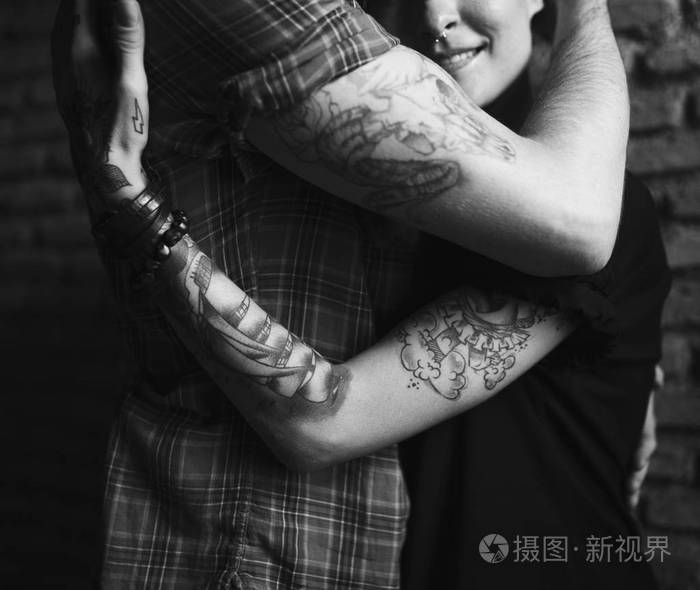纹身情侣拥抱激情原创photoset