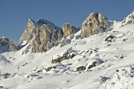 冬季白云石山的雪景