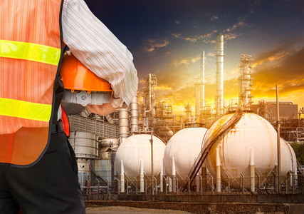 炼油企业的工程师调查照片