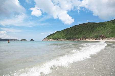 海滩，海滨 岸上的沙子和卵石