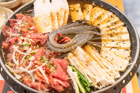 韩国食品火锅budaejjigae照片
