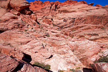 莫哈韦沙漠红色岩石峡谷景观。