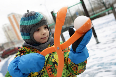 孩子玩雪球制造商