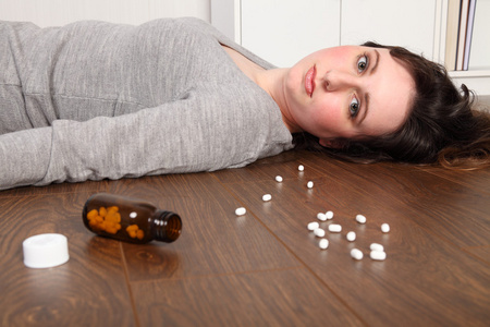 空右,文本复制空间男人的手和药物,片痛苦的失眠,宿醉,头痛,过量的床