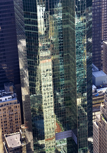 纽约市摩天大楼的玻璃反射