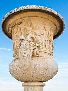 蓝天凡尔赛城堡美丽花瓶详情图片