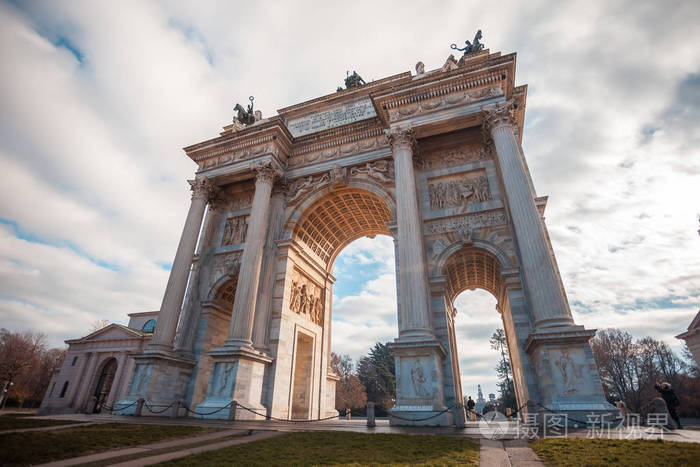 历史大理石拱门圆弧della pace半先锋广场米兰