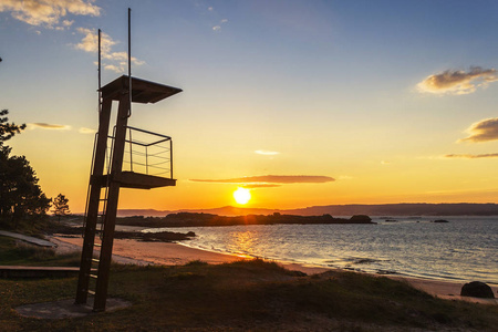 在日落时控制塔图片