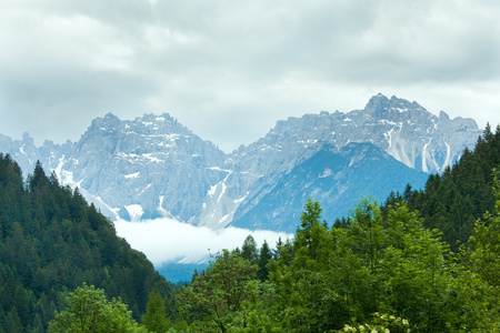 白云山夏景