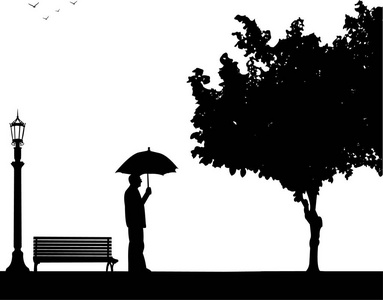 可爱的退休老人在公园里的伞下走