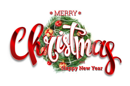 圣诞快乐的题词, 新年的欢乐, 绿色冷杉树枝的花环和白色背景的玩具。圣诞贺卡, 喜庆的背景。混合媒体