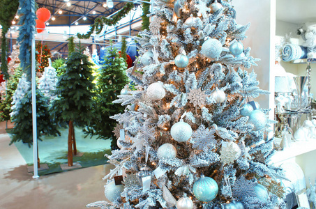 购物中心装饰的圣诞树
