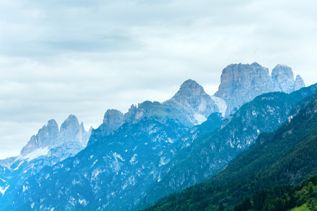 白云山夏景