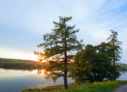 夏日夕阳湖景