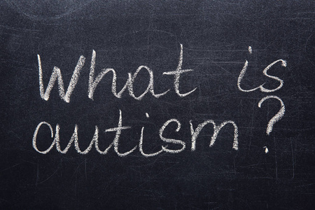 文本自闭症是什么写在黑板上