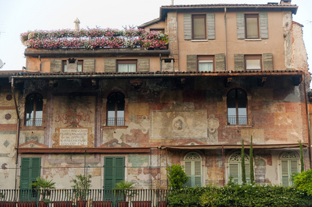 维罗纳威尼托意大利艾尔贝广场历史建筑和壁画
