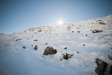 美丽的冬山。国家自然公园。下雪的冬天