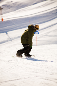 滑雪snowboard的现在分词 