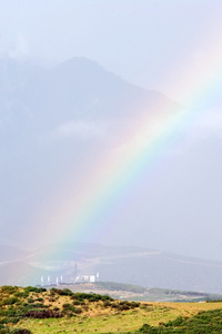 彩虹在西班牙的暴风雨后结束图片