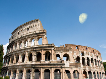 意大利罗马著名的古龙水弗拉维亚圆形剧场。