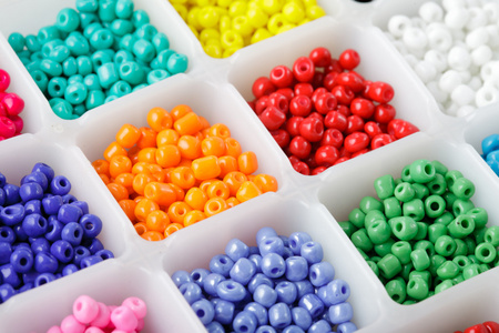 盒子里的珠子照片