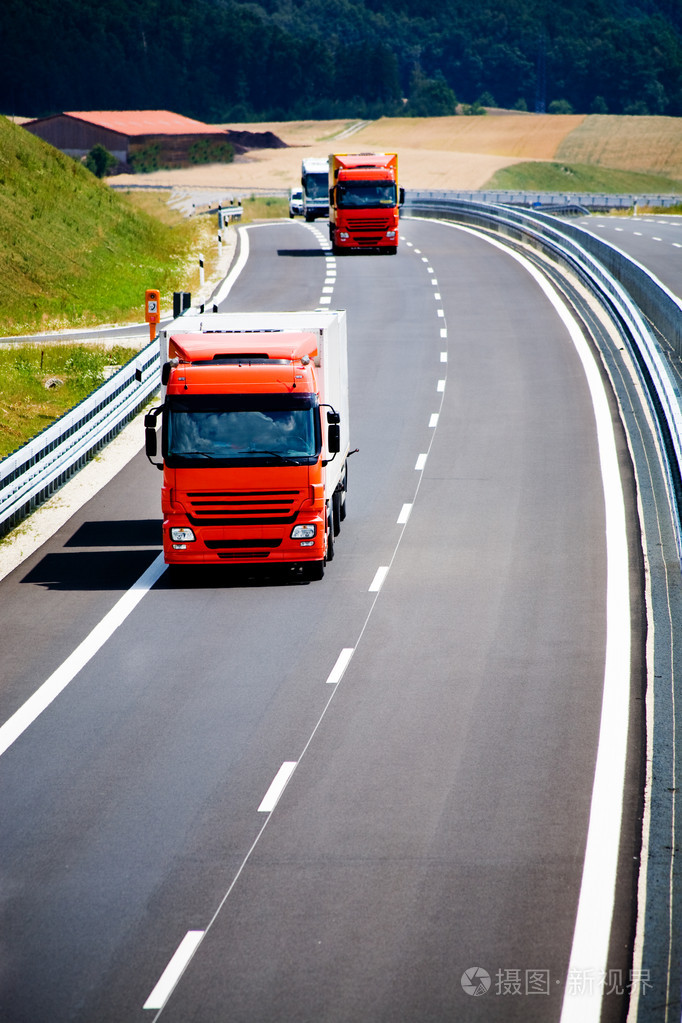 货车truck的名词复数铁路的无盖货车行李搬运车1铁路上运送货物或动物