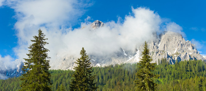 白云山夏景