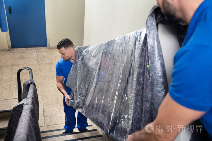 搬运家具的搬运工