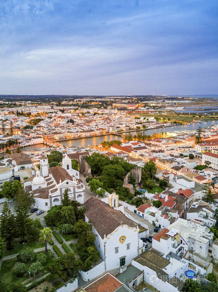 美丽的塔维拉由gilao河阿尔加维葡萄牙