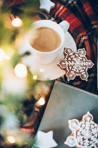 圣诞装饰与一杯咖啡, 姜饼和格子