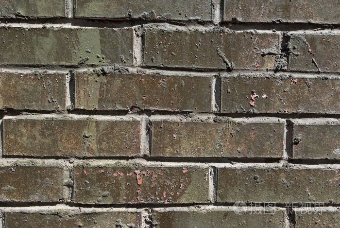 一面灰砖墙