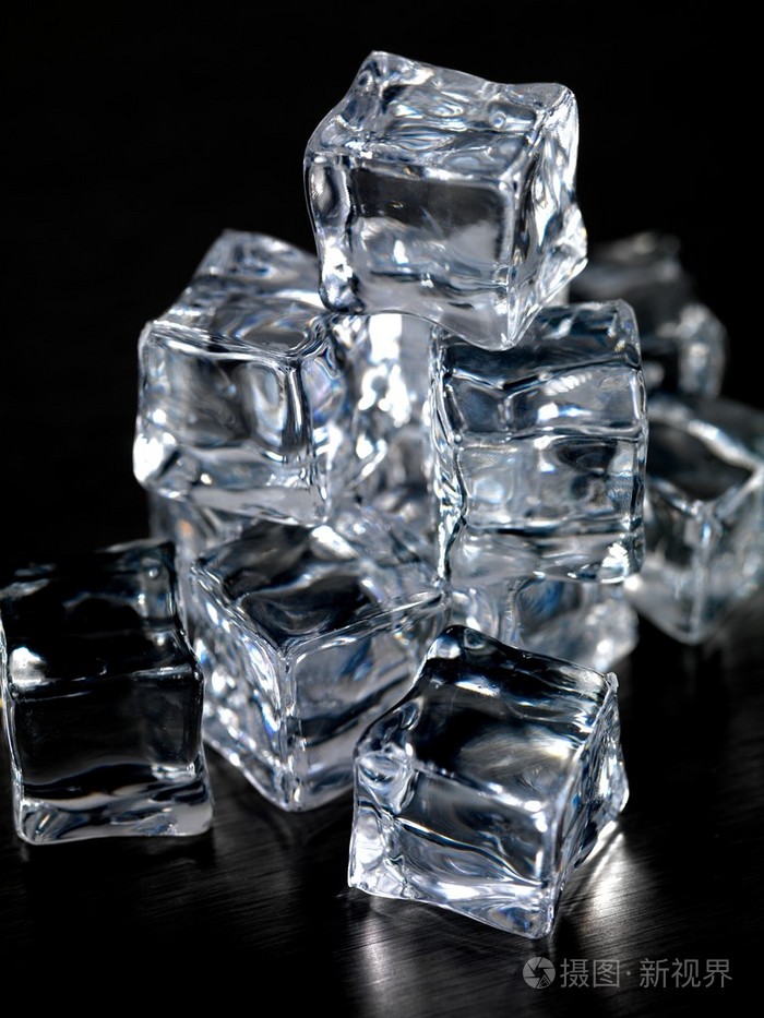 加入饮料用的小方冰块icecube的名词复数