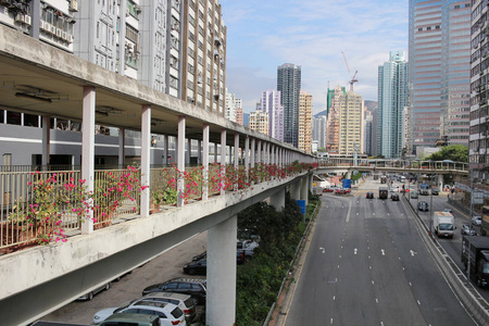香港住宅小区的行人天桥图片