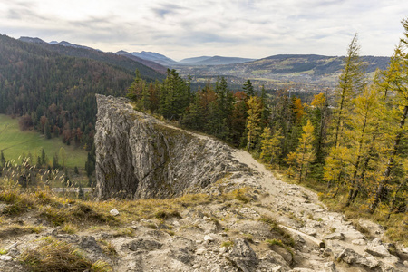 从鼻的秋季景色。Tatra 山脉
