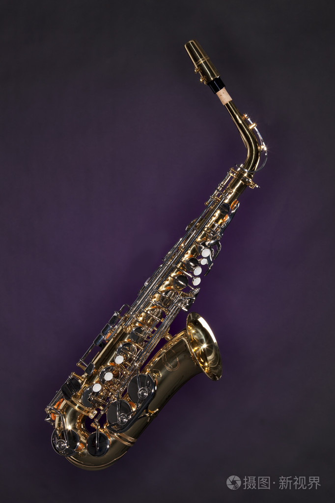 紫色的萨克斯管
