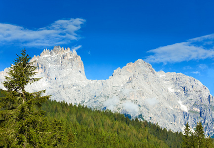 白云山夏景