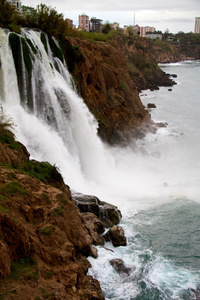 土耳其安塔利亚的杜登河瀑布