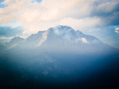 阿雷拉隆巴德山