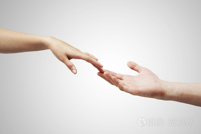 男性和女性的手手掌互相伸展