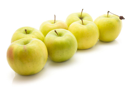 苹果 卡利亚里品种 被隔绝在白色背景七整体绿色黄河
