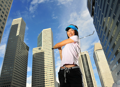 亚洲中国女孩高尔夫摆姿势